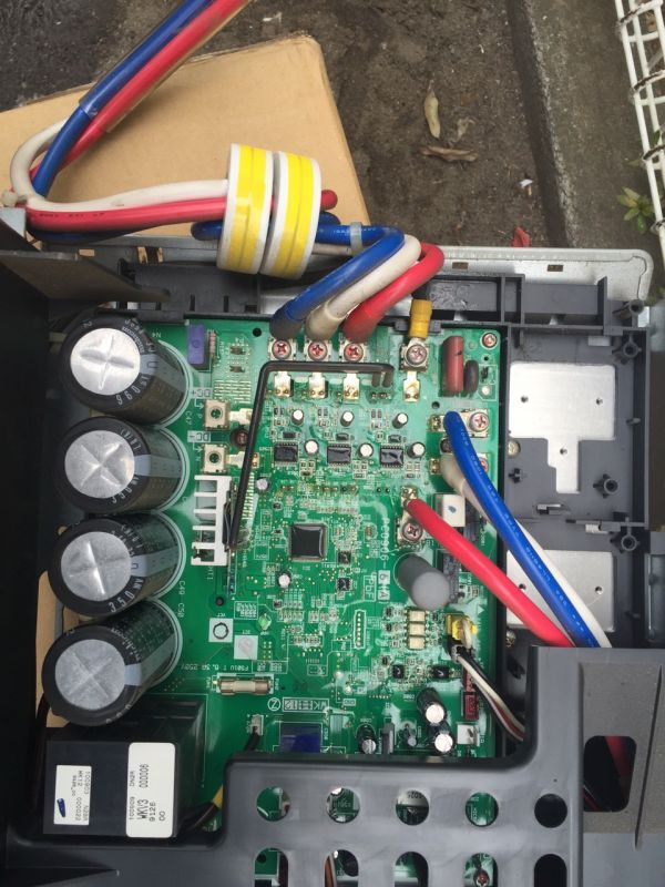 ダイキン業務用エアコン 修理工事 天カセ4方向 兵庫県尼崎市 ビューティサロン
