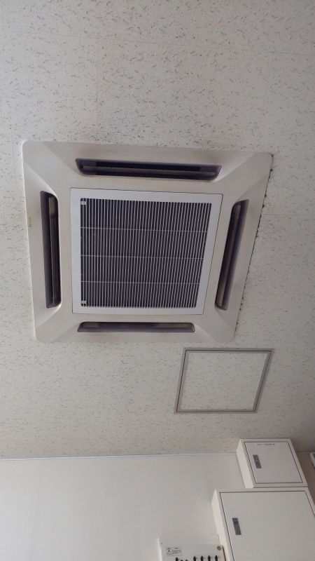 P 26エラー 三洋 業務用エアコン Spw Tkrp140b 天カセ4方向 空調機修理工事 大阪市中央区 事務所 お客様の声 業務用エアコンの修理 ショップ エアコン修理専門店