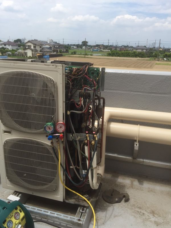 ダイキン業務用エアコン修理 天カセ４方向マルチタイプ 大阪府東大阪市 学校 お客様の声 業務用エアコンの修理ショップ エアコン修理専門店